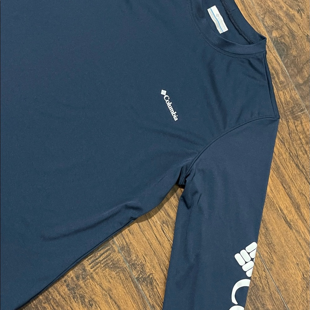 Columbia long sleeve shirt